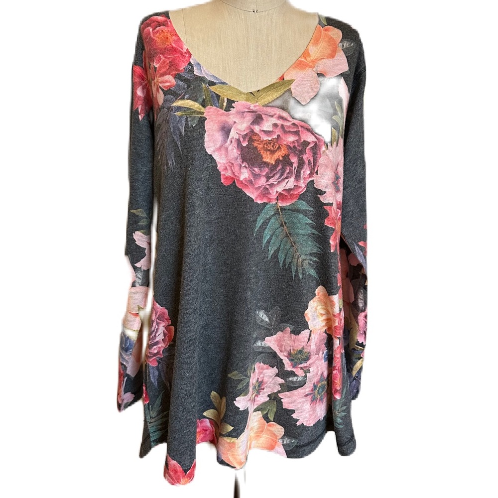 Soft Surroundings Long Sleeve Floral Top. SizexMesium